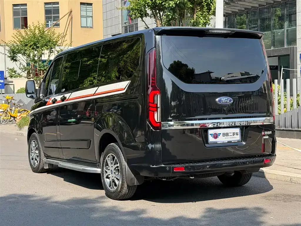 Ford Tourneo — фото 5
