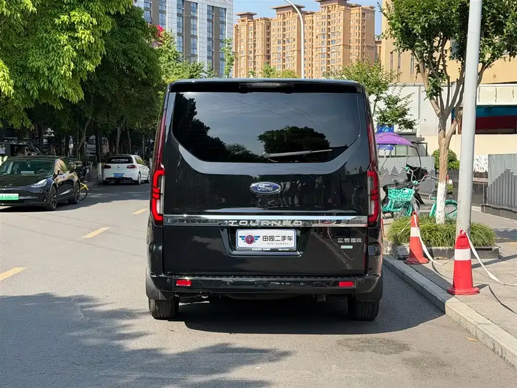 Ford Tourneo — фото 10