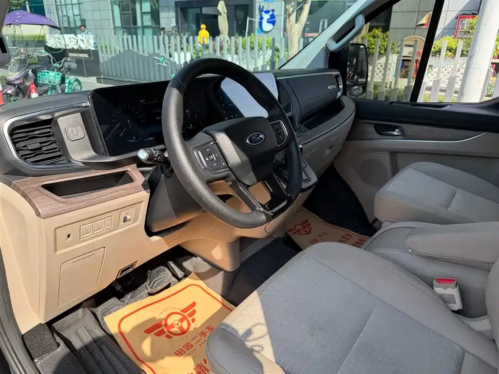 Ford Tourneo — фото 8
