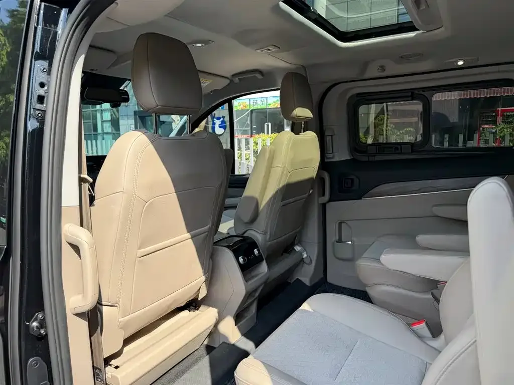 Ford Tourneo — фото 2