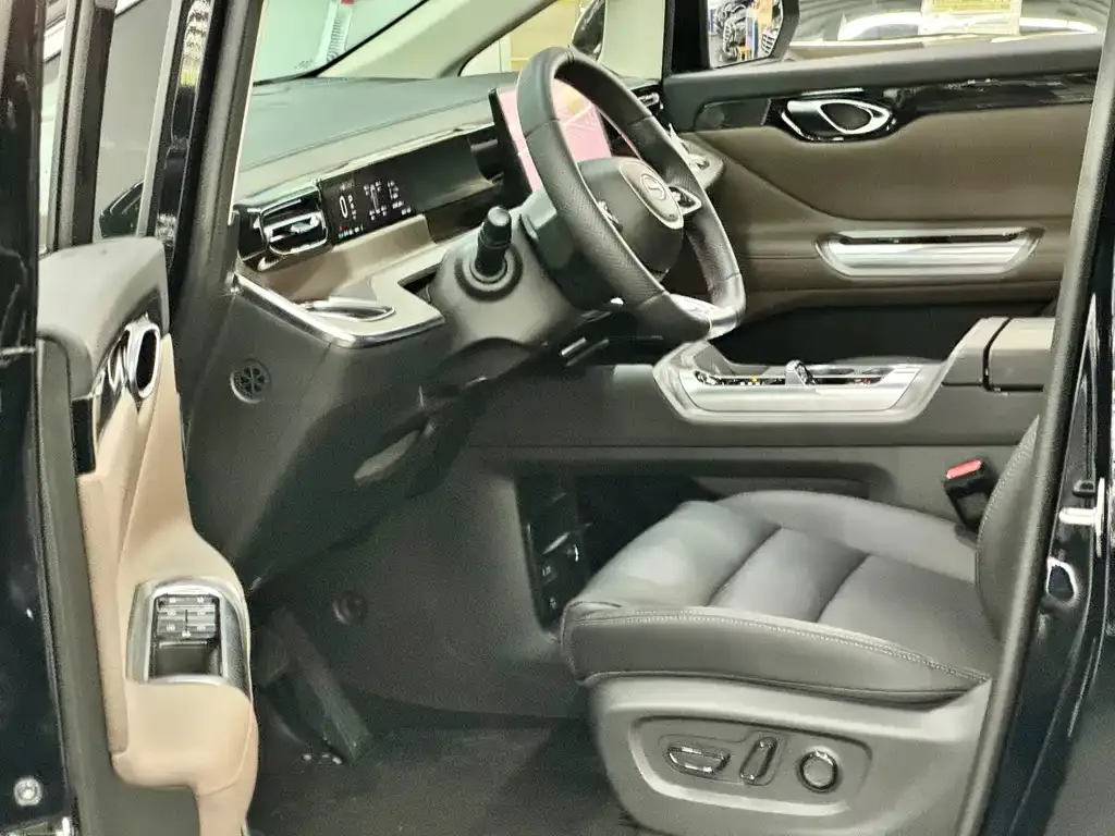 GAC Motor Trumpchi E8 — фото 2