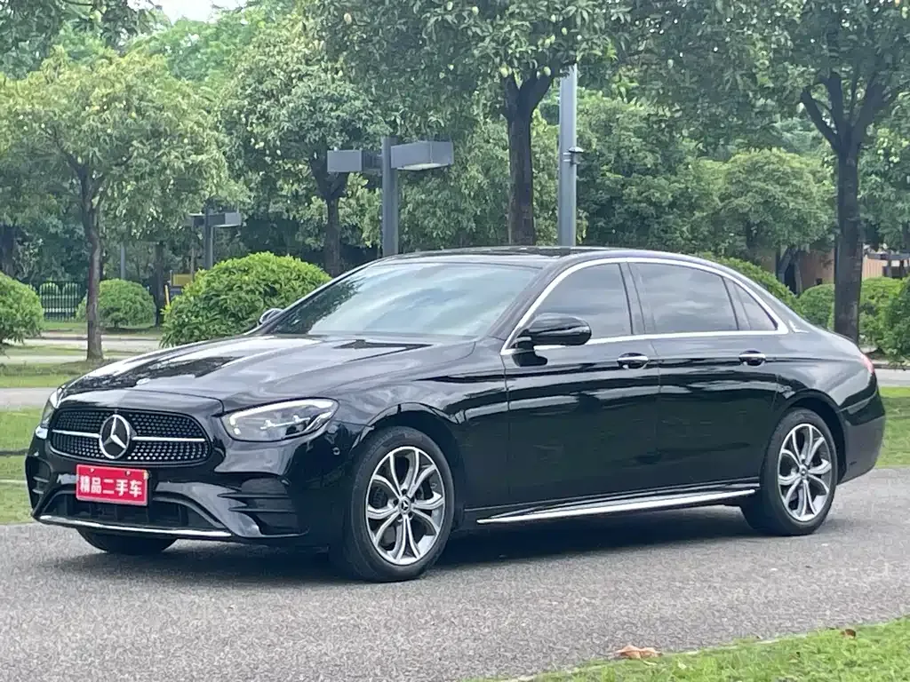 Mercedes-Benz E-Class — фото 1