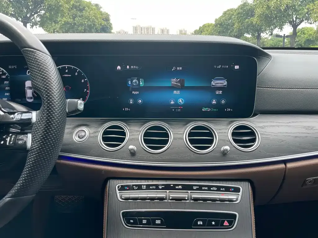 Mercedes-Benz E-Class — фото 6