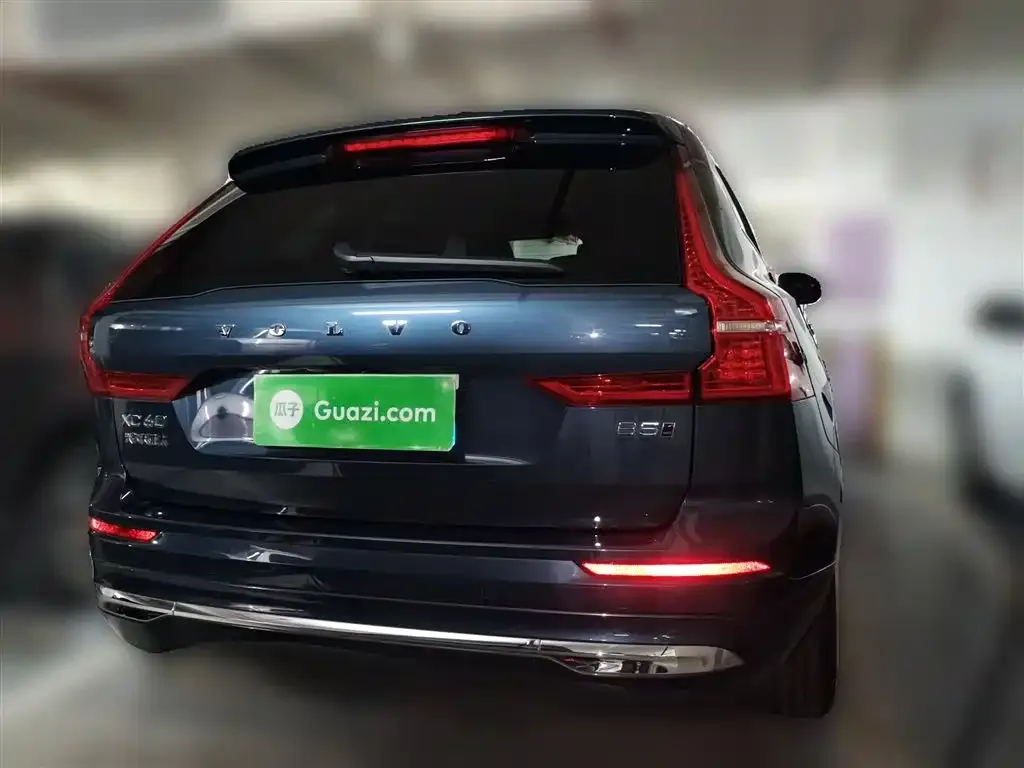Volvo XC60 — фото 9