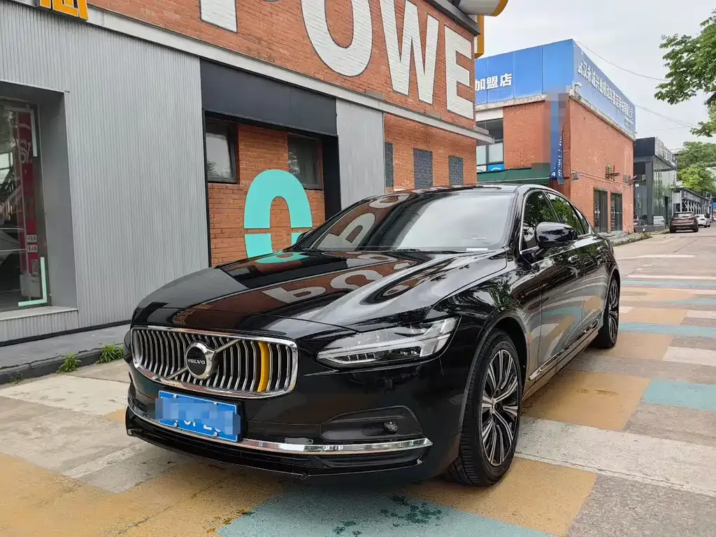 Volvo S90 — фото 1