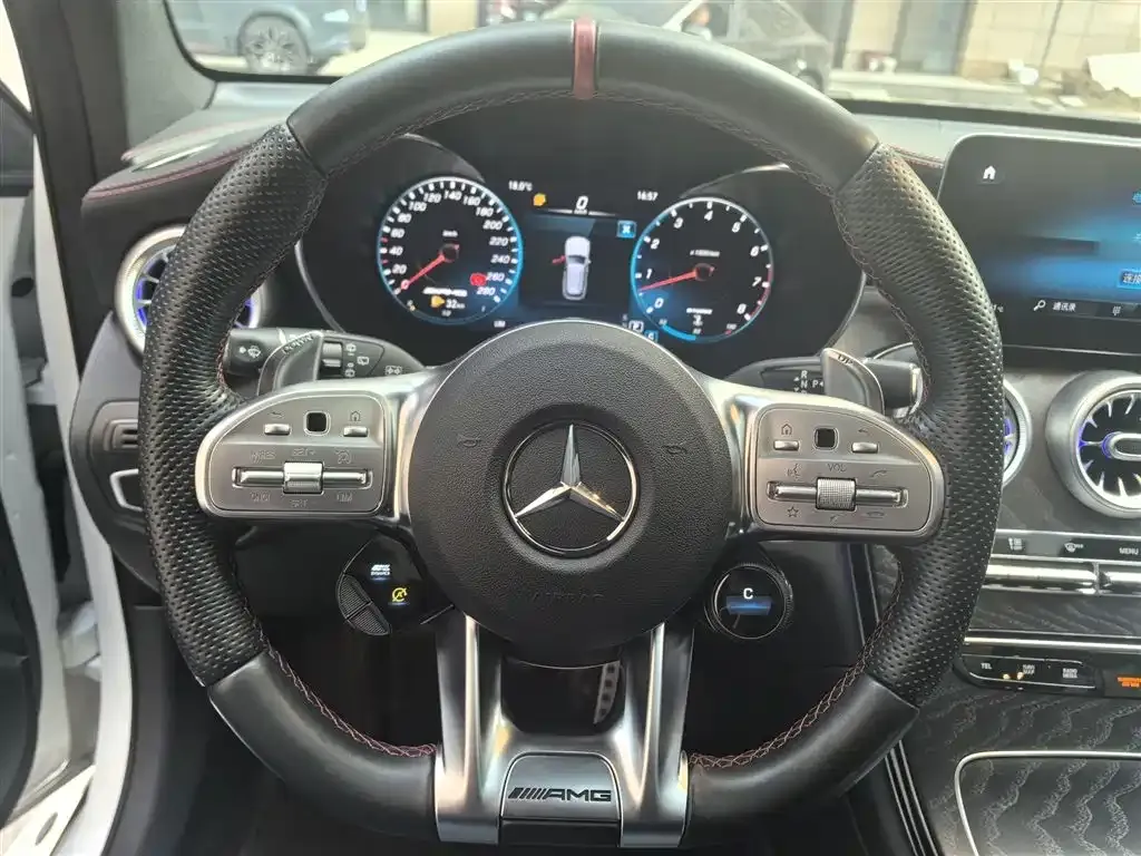 Mercedes-Benz GLC AMG — фото 10