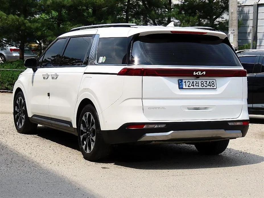 Kia Carnival — фото 10