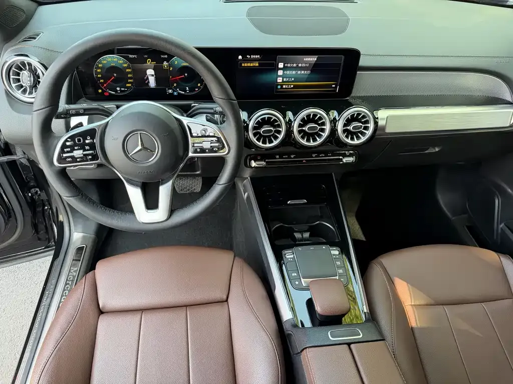 Mercedes-Benz GLB — фото 10