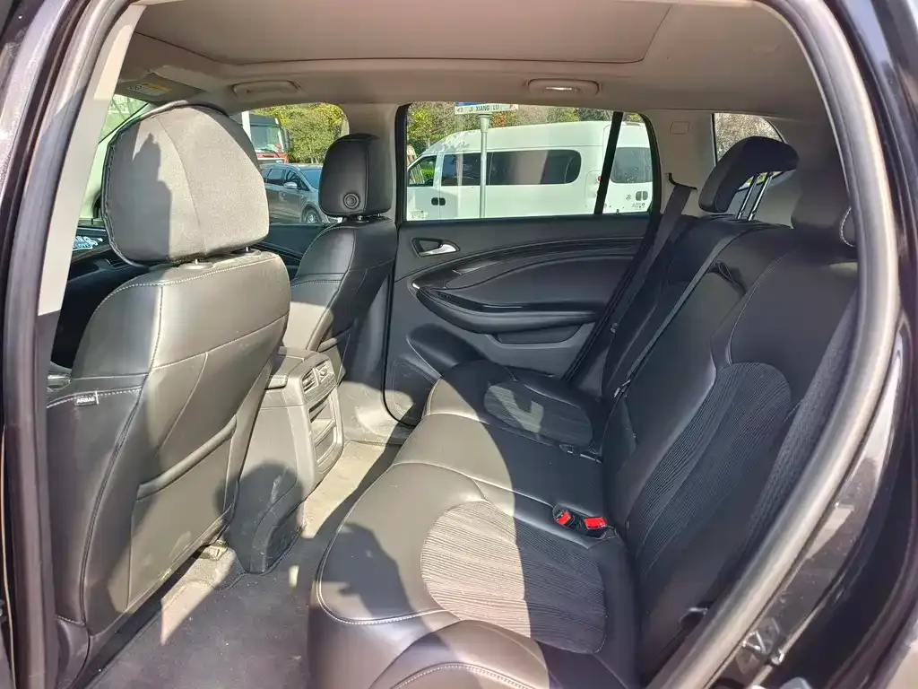 Buick Envision Plus — фото 7