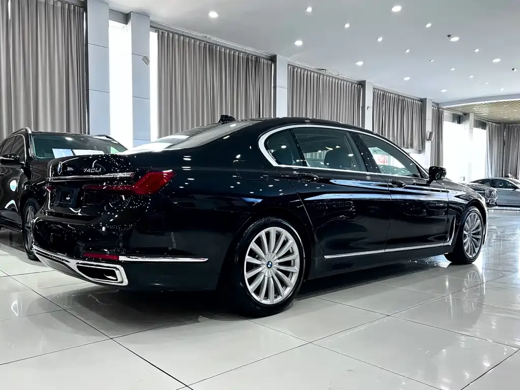 BMW 7 Series — фото 6