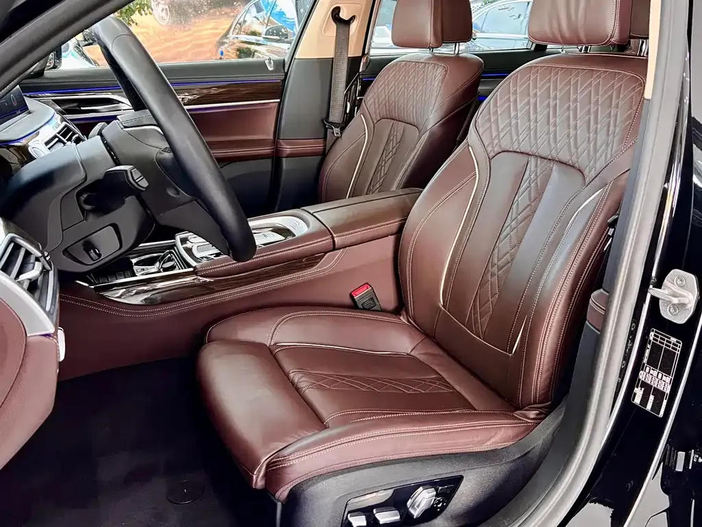 BMW 7 Series — фото 10