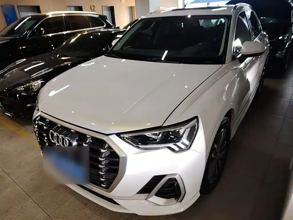 Audi Q3 — фото 1