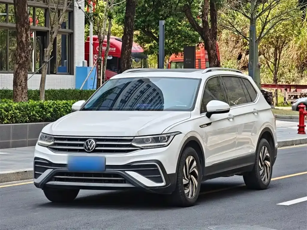 Volkswagen Tiguan L — фото 9