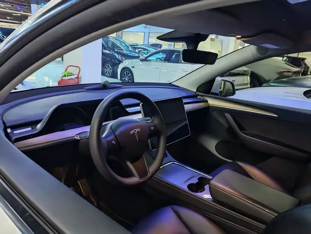Tesla Model Y — фото 4