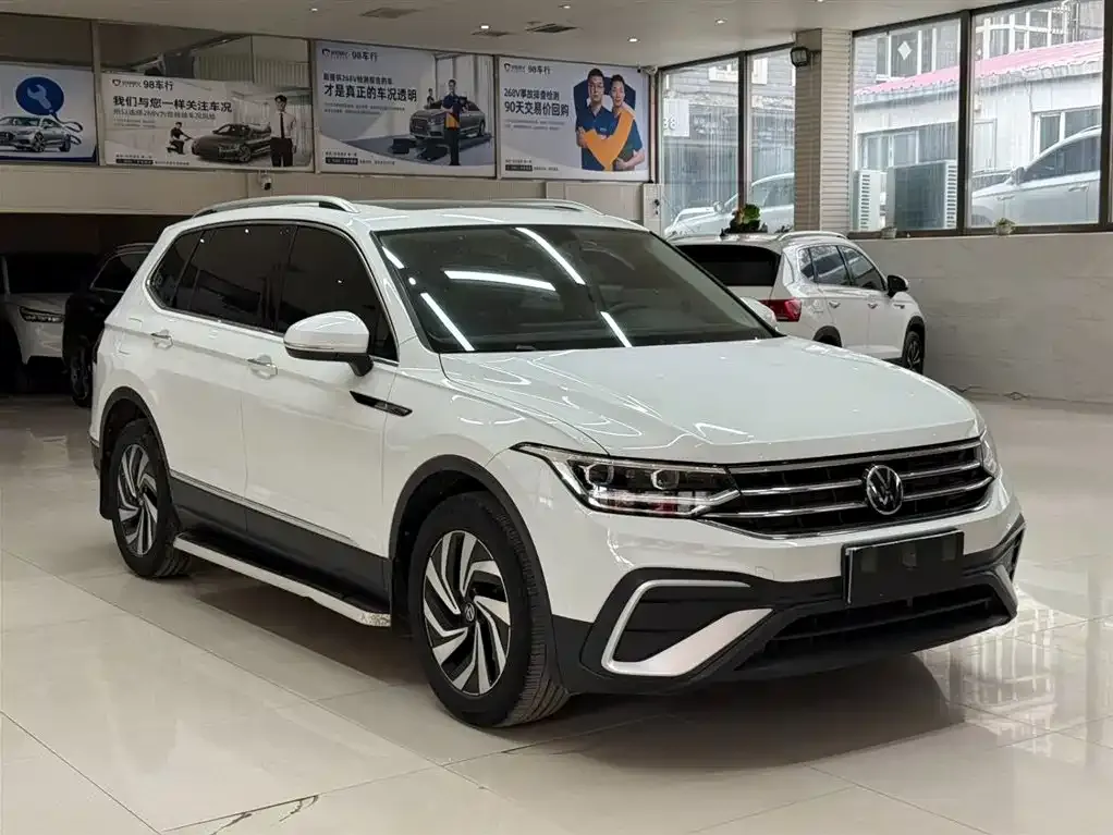 Volkswagen Tiguan L — фото 8