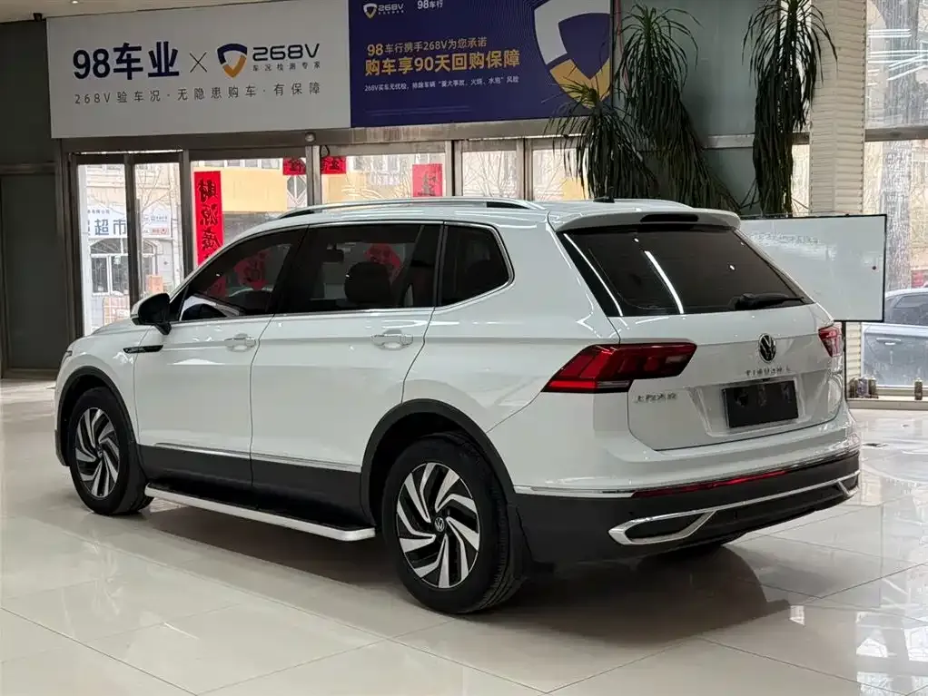 Volkswagen Tiguan L — фото 7