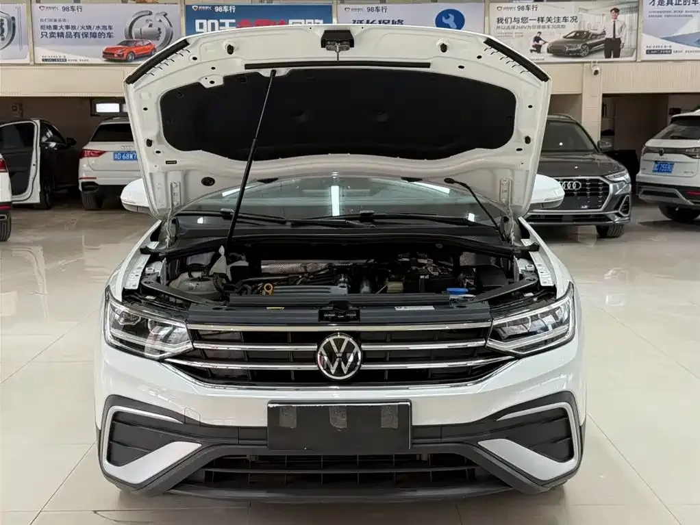 Volkswagen Tiguan L — фото 9