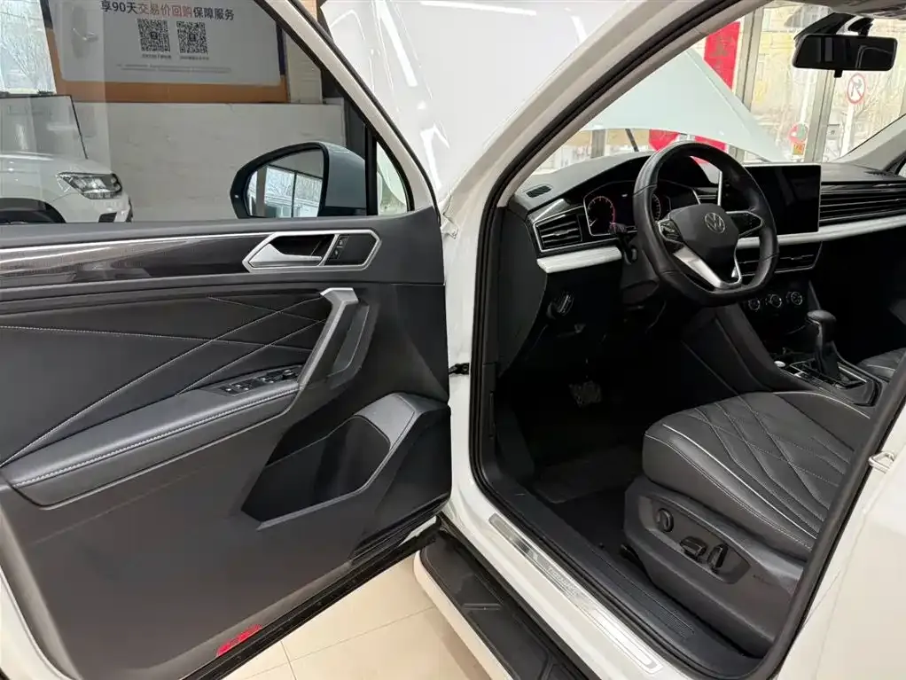 Volkswagen Tiguan L — фото 2
