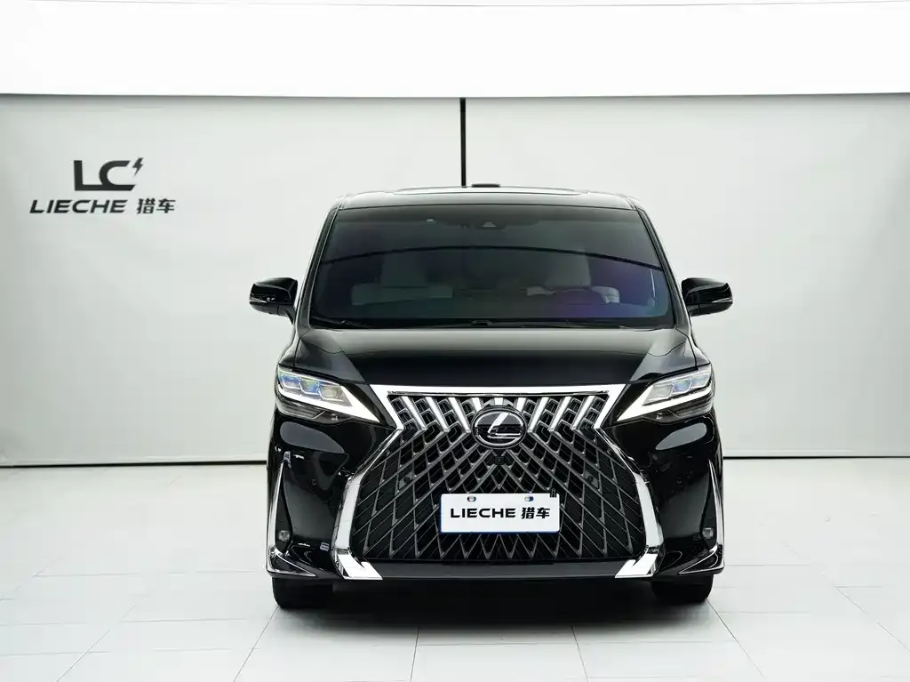 Lexus LM — фото 10