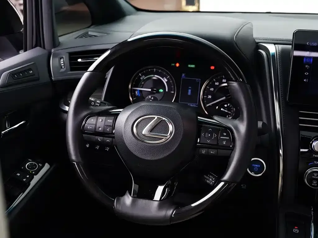 Lexus LM — фото 5