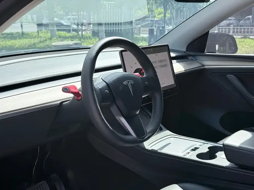 Tesla Model Y — фото 4