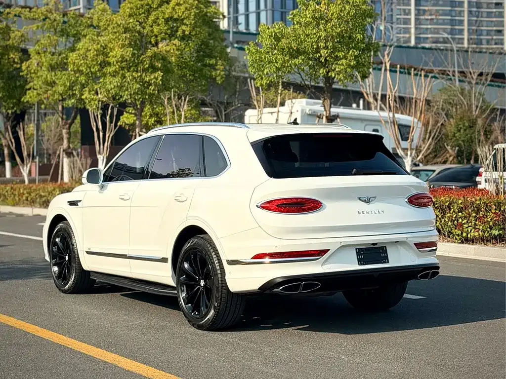 Bentley Bentayga — фото 10