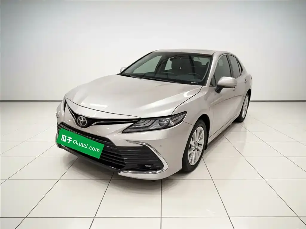 Toyota Camry — фото 5