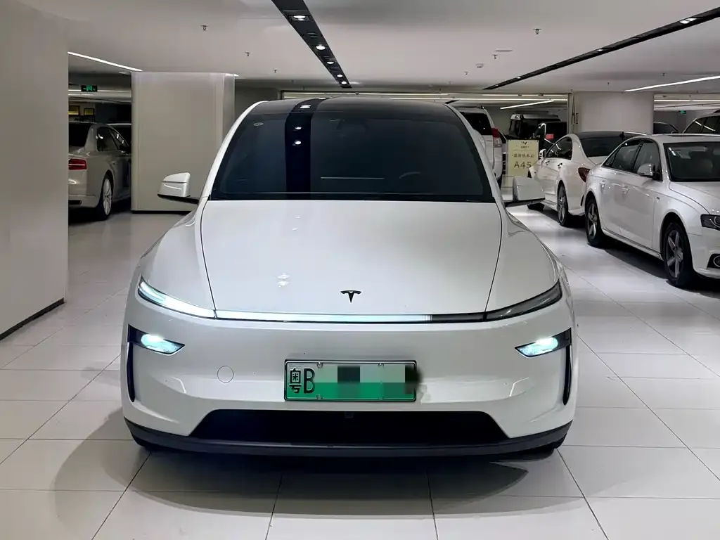 Tesla Model Y L — фото 4