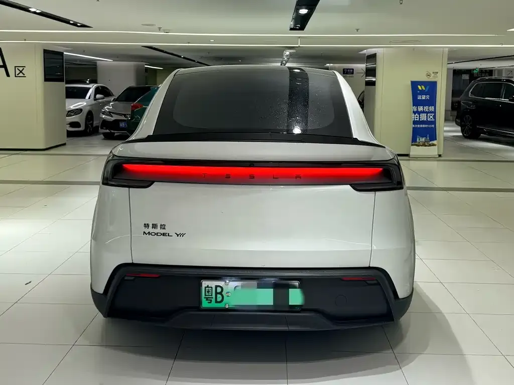 Tesla Model Y L — фото 2