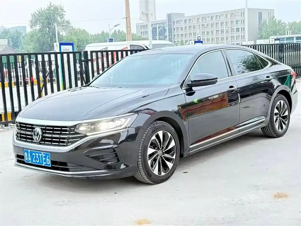 Volkswagen Passat — фото 1
