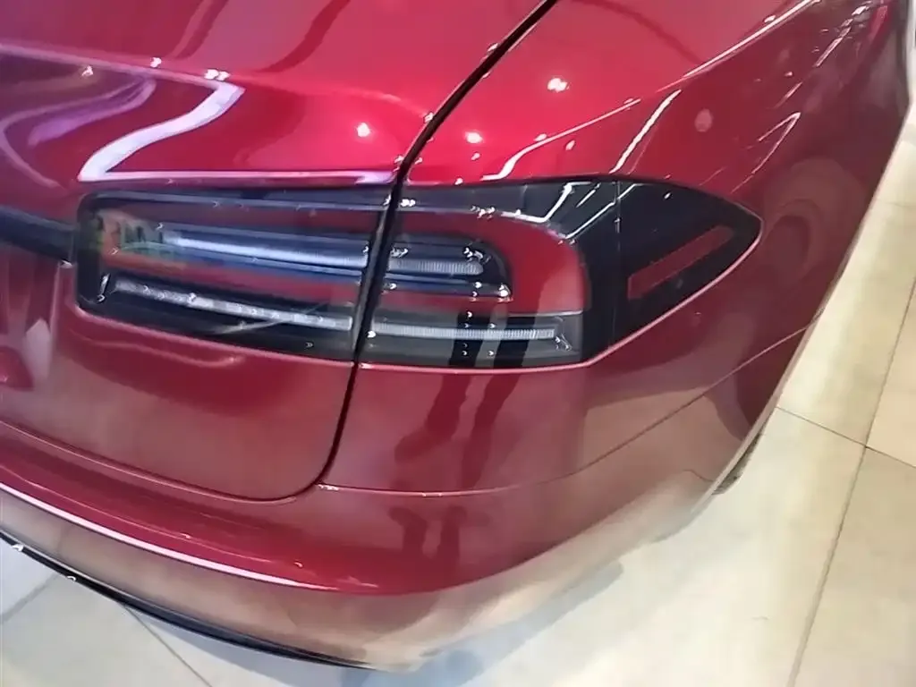 Tesla Model S — фото 4