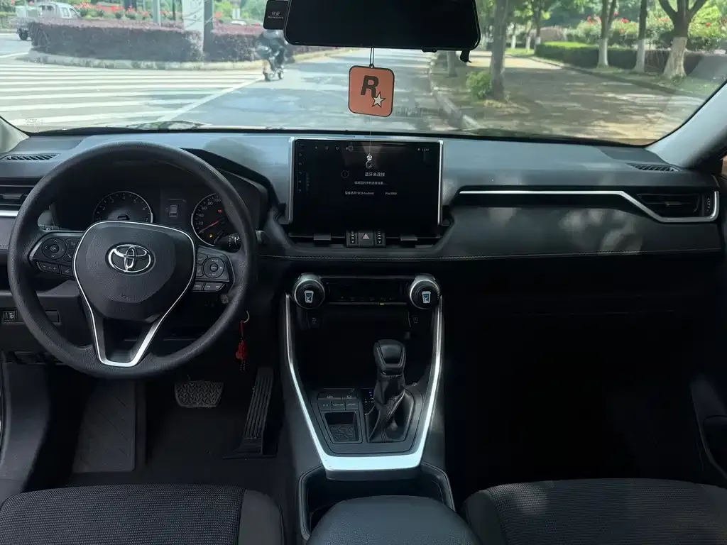 Toyota RAV4 — фото 3