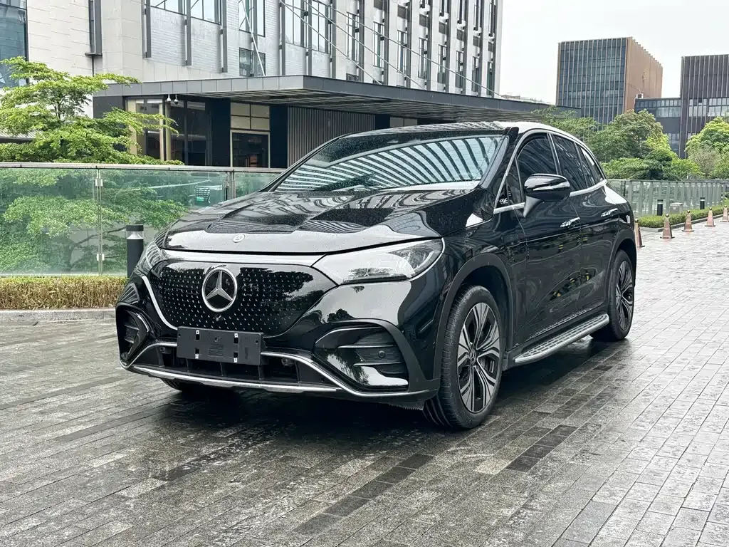 Mercedes-Benz EQE SUV — фото 1