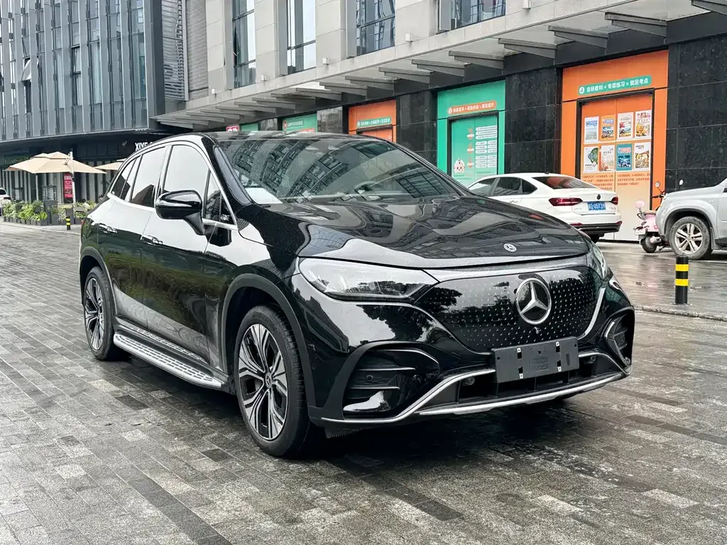 Mercedes-Benz EQE SUV — фото 5