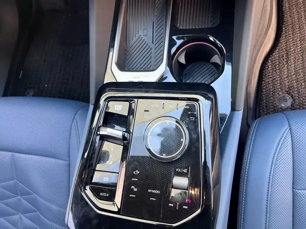 BMW i5 — фото 6