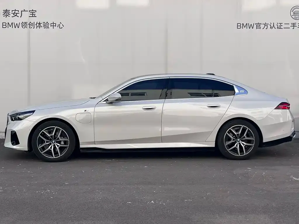 BMW i5 — фото 3