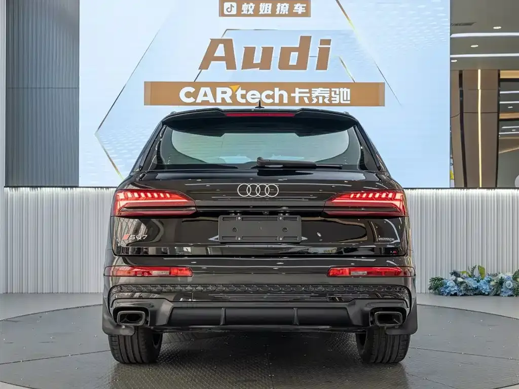 Audi Q7 — фото 6