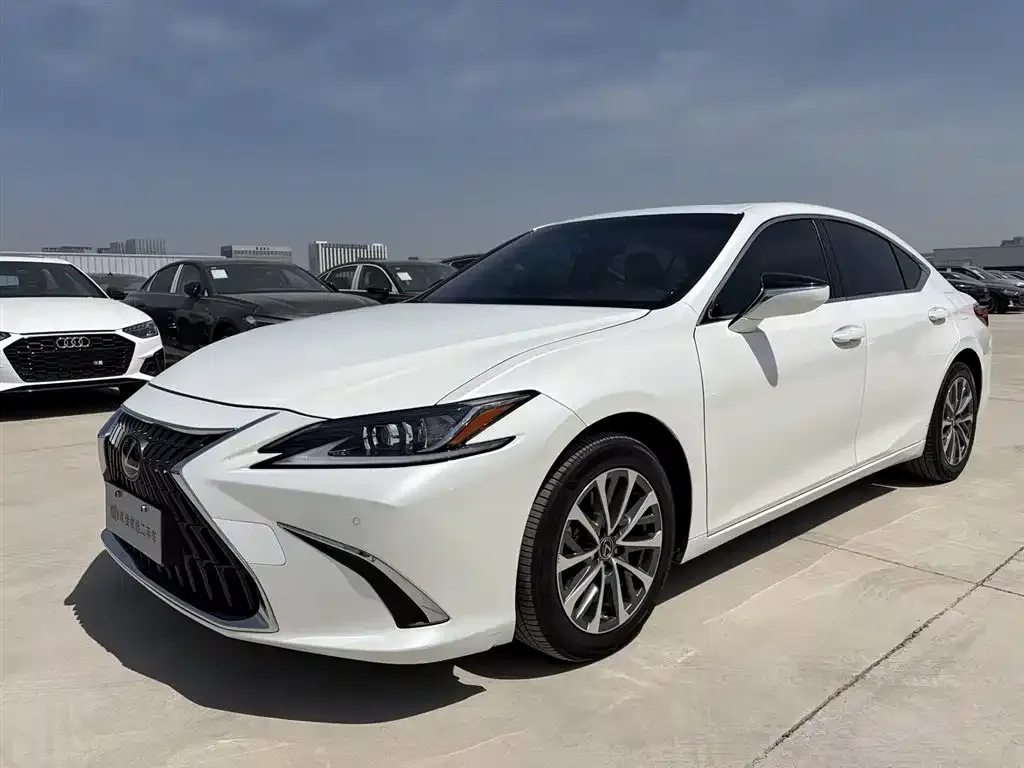 Lexus ES — фото 1