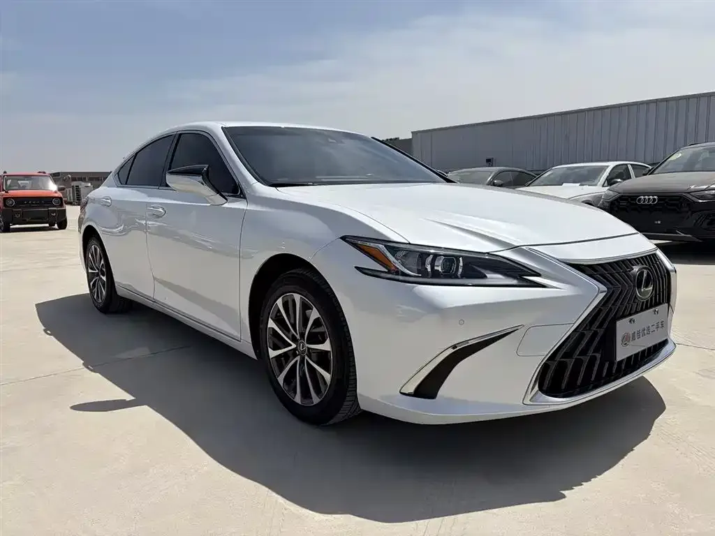 Lexus ES — фото 9