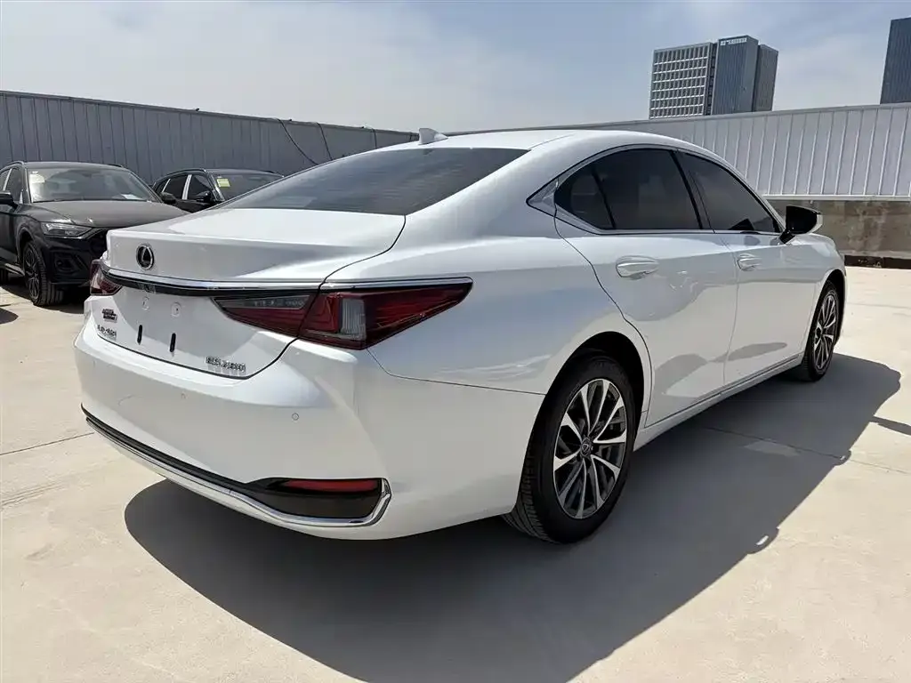 Lexus ES — фото 7