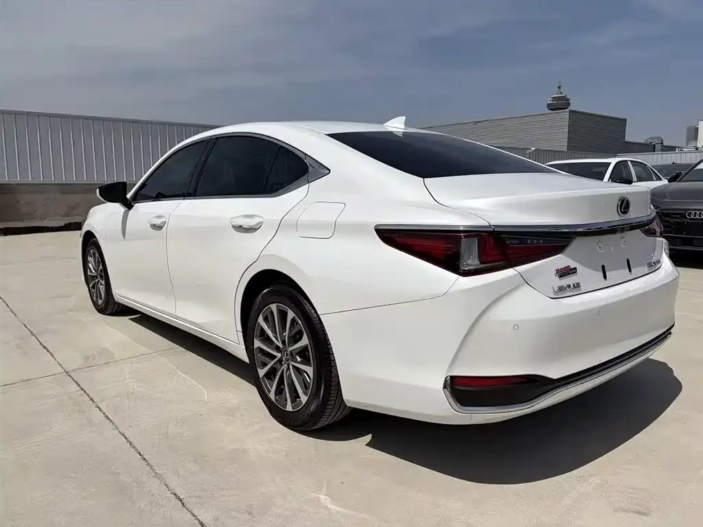 Lexus ES — фото 4