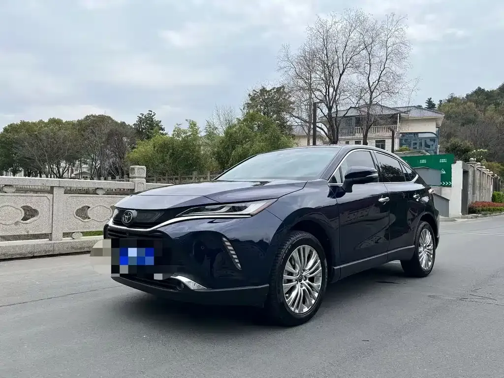 Toyota Harrier — фото 1