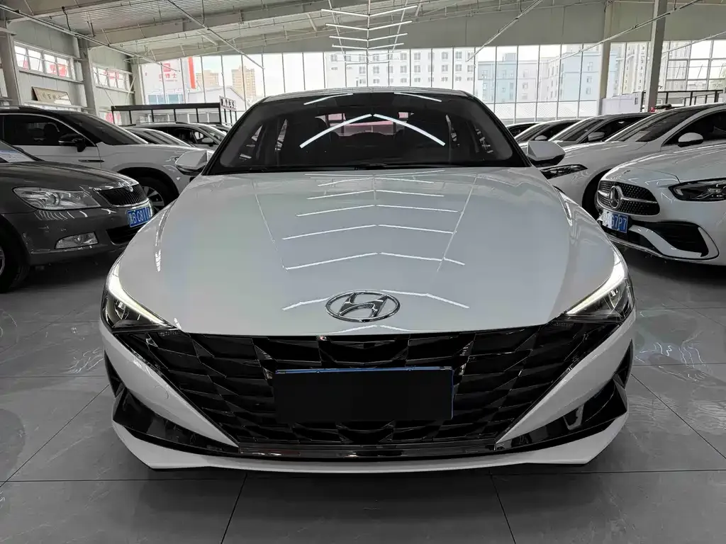 Hyundai Elantra — фото 10