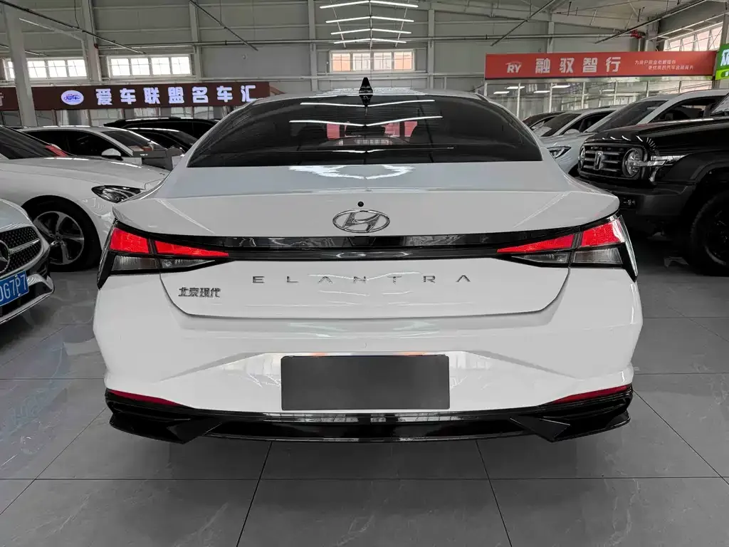 Hyundai Elantra — фото 3