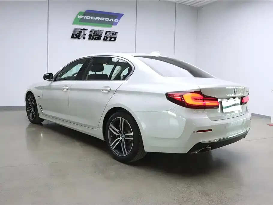 BMW 5 Series New Energy — фото 6