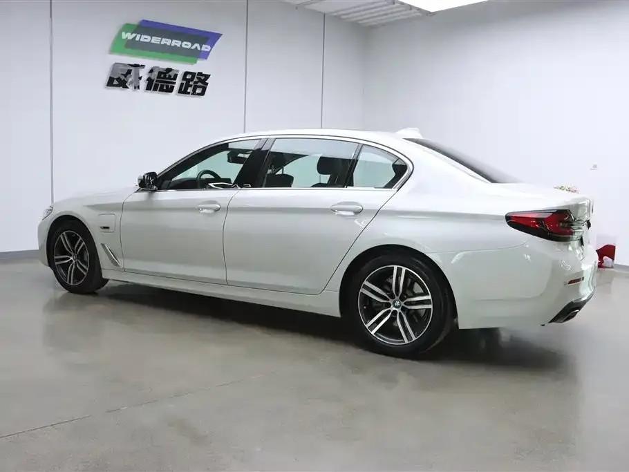 BMW 5 Series New Energy — фото 4