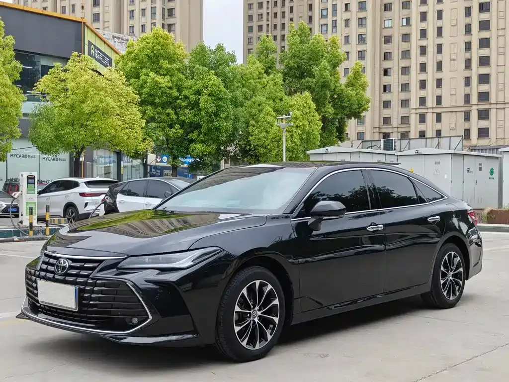 Toyota Avalon — фото 1
