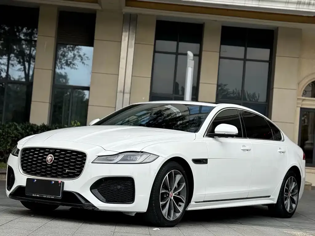 Jaguar XFL — фото 1