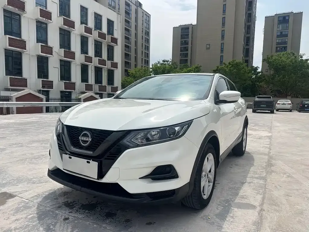 Nissan Qashqai — фото 1