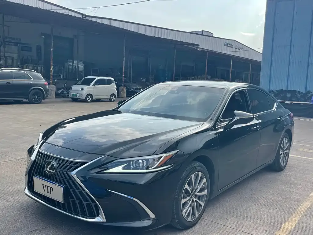 Lexus ES — фото 1